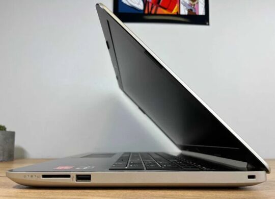 Ноутбук HP 15-db099na / 15.6" (1920x1080) IPS / AMD Ryzen 3 2200U (2 (4) ядра по 2.5 - 3.4 GHz) / 8 GB DDR4 / 256 GB SSD / AMD Radeon Vega 3 / WebCam / Win 10 Pro