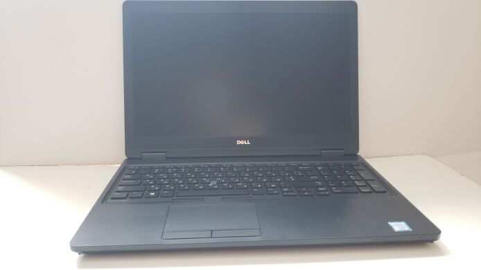 Мобильная рабочая станция Б-класс Dell Precision 3520 / 15.6" (1920x1080) IPS / Intel Xeon E3-1505M v6 (4 (8) ядра по 3.0 - 4.0 GHz) / 16 GB DDR4 / 512 GB SSD M.2 / nVidia Quadro M620, 2 GB GDDR5, 128-bit / WebCam