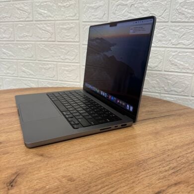 Ультрабук Б-класс Apple MacBook Pro A2442 2021 / 14.0" (3024x1964) IPS / Apple M1 Pro (10 ядер по 2.1 - 3.2 GHz) / 16 GB DDR4 / 500 GB SSD / Apple GPU 7 Graphics / WebCam / MacOS