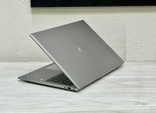 Мобильная рабочая станция HP ZBook Firefly 16 G11 / 16" (2880x1800) OLED / Intel Core Ultra 7 155H (16 (22) ядер по 1.4 - 4.8 GHz) / 64 GB DDR5 / 1000 GB SSD / nVidia RTX A500, 4 GB GDDR6, 64-bit / WebCam / Win 11 Pro