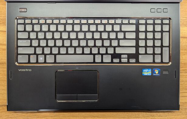 Ноутбук Б-класс Dell Vostro 3750 / 17.3" (1600x900) TN / Intel Core i7-2630QM (4 (8) ядра по 2.0 - 2.9 GHz) / 8 GB DDR3 / 240 GB SSD / nVidia GeForce GT 525M, 1 GB DDR3, 128-bit / WebCam / Fingerprint / Windows 10