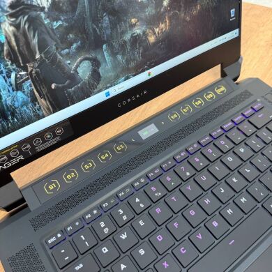 Игровой ноутбук Corsair Voyager A1600 / 16" (2560x1600) IPS / AMD Ryzen 9 6900HS (8 (16) ядер по 3.3 - 4.9 GHz) / 16 GB DDR5 / 2000 GB SSD / AMD Radeon RX 6800M, 12 GB GDDR6, 192-bit / WebCam