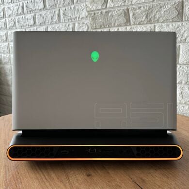 Ігровий ноутбук Dell Alienware Area 51M R2 / 17.3" (1920x1080) IPS / Intel Core i7-10700 (8 (16) ядер по 2.9 - 4.8 GHz) / 64 GB DDR4 / 2000 GB SSD / nVidia GeForce RTX 2070 Super, 8 GB GDDR6, 256-bit / WebCam Ігровий ноутбук Dell Alienware Area 51M R2 / 17.3" (1920x1080) IPS / Intel Core i7-10700 (8 (16) ядер по 2.9 - 4.8 GHz) / 64 GB DDR4 / 2000 GB SSD / nVidia GeForce RTX 2070 Super, 8 GB GDDR6, 256-bit / WebCam