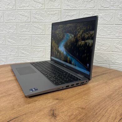 Ультрабук Dell Latitude 5530 / 15.6" (1920x1080) IPS / Intel Core i5-1235U (10 (12) ядер по 3.3 - 4.4 GHz) / 8 GB DDR4 / 256 GB SSD NVMe / Intel Iris Xe Graphics / WebCam