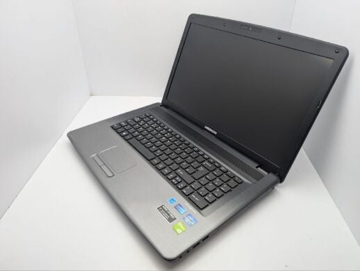Ноутбук Medion Akoya P7818 / 17.3" (1600x900) TN / Intel Core i3-3110M (2 (4) ядра по 2.4 GHz) / 8 GB DDR3 / 750 GB HDD / nVidia GeForce GT 730M, 2 GB GDDR3, 128-bit / WebCam / DVD-ROM