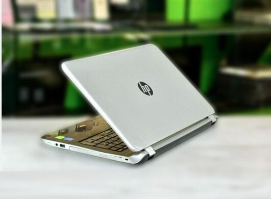 Ноутбук HP Pavilion 15-p258nl / 15.6" (1366x768) TN / Intel Core i7-5500U (2 (4) ядра по 2.4 - 3.0 GHz) / 16 GB DDR3 / 1000 GB SSD / nVidia GeForce 840M, 4 GB DDR3, 64-bit / WebCam / DVD-RW / Win 10 Home