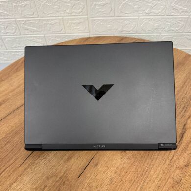 Ігровий ноутбук HP Victus 16-r0073cl / 16.1" (1920x1080) IPS / Intel Core i7-13700HX (16 (24) ядер по 2.1 - 5.0 GHz) / 32 GB DDR5 / 1000 GB SSD / nVidia GeForce RTX 4060, 8 GB GDDR6, 128-bit / WebCam
