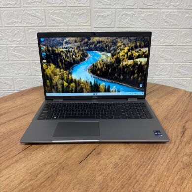 Ультрабук Dell Latitude 5530 / 15.6" (1920x1080) IPS / Intel Core i5-1235U (10 (12) ядер по 3.3 - 4.4 GHz) / 8 GB DDR4 / 256 GB SSD NVMe / Intel Iris Xe Graphics / WebCam