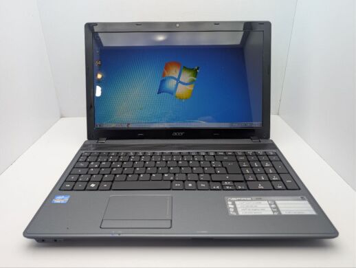 Ноутбук Acer Aspire 5749 / 15.6" (1366x768) TN / Intel Core i3-2350M (2 (4) ядра по 2.3 GHz) / 6 GB DDR3 / 320 GB HDD / Intel HD Graphics 3000 / WebCam / DVD-ROM
