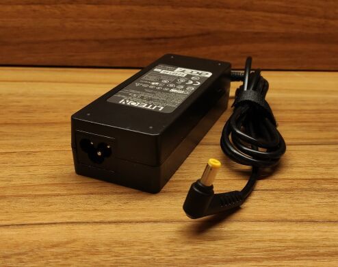 Блок живлення для ноутбука Acer / 90 W / 19 V / 4.74 A / 5.5 x 1.7 mm