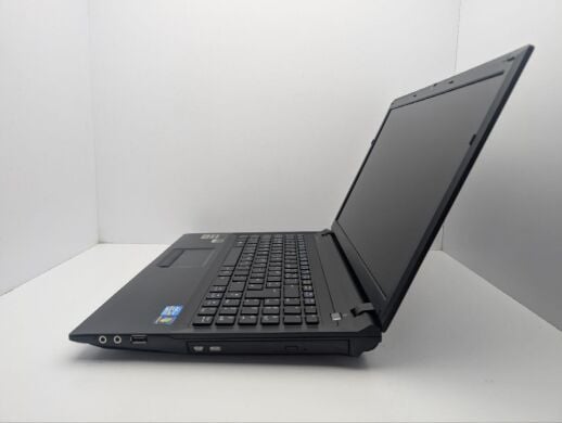 Ноутбук Terra Mobile 1547Q / 15.6" (1366x768) TN / Intel Core i3-3120M (2 (4) ядра по 2.5 GHz) / 6 GB DDR3 / 1000 GB HDD / nVidia GeForce GT 635M, 1 GB GDDR3, 128-bit / WebCam / DVD-ROM
