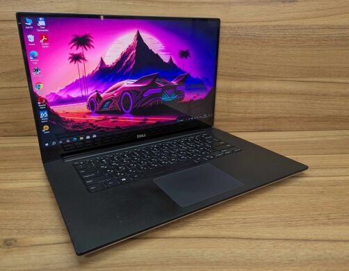 Ігровий ноутбук Dell XPS 15 9560 / 15.6" (3840x2160) IPS Touch / Intel Core i7-7700HQ (4 (8) ядра по 2.8 - 3.8 GHz) / 32 GB DDR4 / 1000 GB SSD / nVidia Geforce GTX 1050, 4 GB GDDR5, 128-bit / HDMI / Windows 10