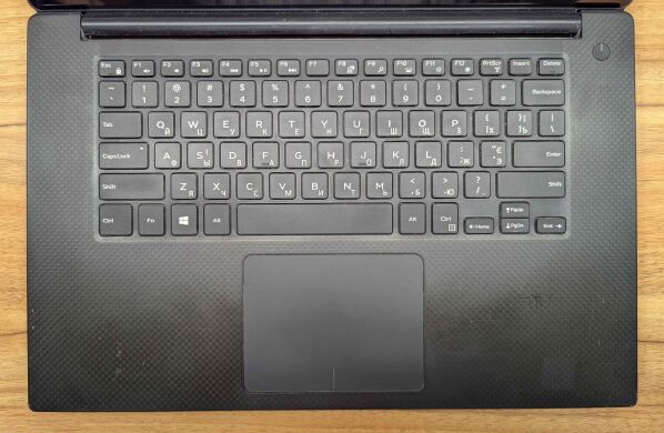 Ігровий ноутбук Dell XPS 15 9560 / 15.6" (3840x2160) IPS Touch / Intel Core i7-7700HQ (4 (8) ядра по 2.8 - 3.8 GHz) / 32 GB DDR4 / 1000 GB SSD / nVidia Geforce GTX 1050, 4 GB GDDR5, 128-bit / HDMI / Windows 10