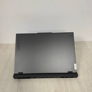 Ігровий ноутбук Lenovo Legion Pro 7 16IRX8H / 16" (2560x1600) IPS / Intel Core i9-13900HX (24 (32) ядра по 3.9 - 5.4 GHz) / 16 GB DDR5 / 1000 GB SSD M.2 / nVidia GeForce RTX 4080, 12 GB GDDR6, 192-bit / WebCam Ігровий ноутбук Lenovo Legion Pro 7 16IRX8H / 16" (2560x1600) IPS / Intel Core i9-13900HX (24 (32) ядра по 3.9 - 5.4 GHz) / 16 GB DDR5 / 1000 GB SSD M.2 / nVidia GeForce RTX 4080, 12 GB GDDR6, 192-bit / WebCam