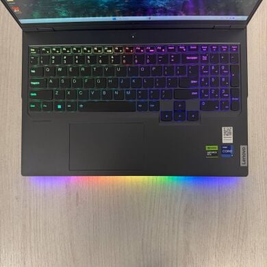 Ігровий ноутбук Lenovo Legion Pro 7 16IRX8H / 16" (2560x1600) IPS / Intel Core i9-13900HX (24 (32) ядра по 3.9 - 5.4 GHz) / 16 GB DDR5 / 1000 GB SSD M.2 / nVidia GeForce RTX 4080, 12 GB GDDR6, 192-bit / WebCam Ігровий ноутбук Lenovo Legion Pro 7 16IRX8H / 16" (2560x1600) IPS / Intel Core i9-13900HX (24 (32) ядра по 3.9 - 5.4 GHz) / 16 GB DDR5 / 1000 GB SSD M.2 / nVidia GeForce RTX 4080, 12 GB GDDR6, 192-bit / WebCam