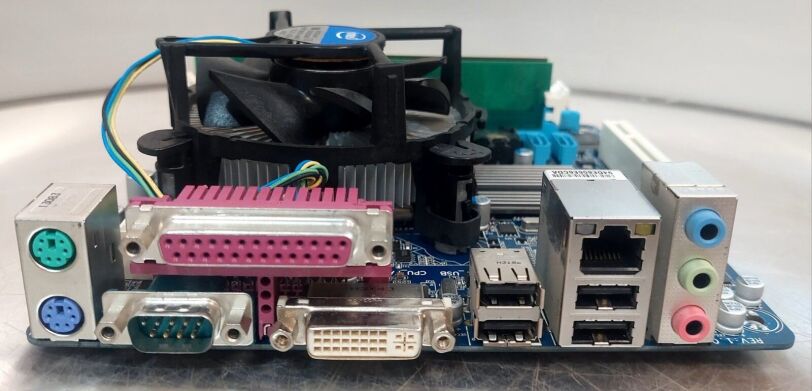 Комплект: материнская плата Gigabyte GA-H61N-D2V / LGA1155 / Intel Core i5-2300 (4 ядра по 2.8 - 3.1 GHz) / 8 GB DDR3 / Intel HD Graphics 2000 + Кулер