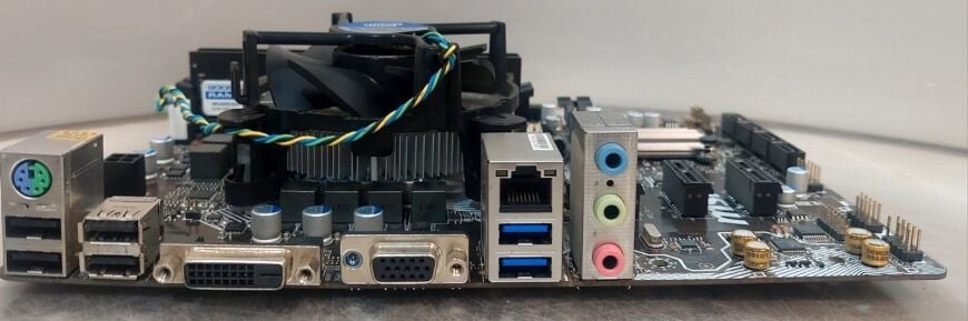 Комплект: материнська плата MSI H110M PRO-VD / LGA1151 / Intel Core i5-7400 (4 ядра по 3.0 - 3.5 GHz) / 16 GB DDR4 / Intel HD Graphics 630 + Кулер