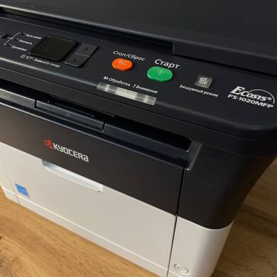 МФУ Kyocera FS-1020MFP / Лазерная монохромная печать / 1800x600 dpi / A4 / 20 стр/мин / USB 2.0 / Кабели в комплекте