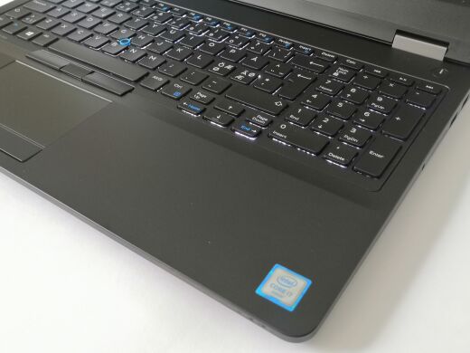 Мобільна робоча станція Dell Precision 3510 / 15.6" (1920x1080) IPS / Intel Core i7-6700HQ (4 (8) ядра по 2.6 - 3.5 GHz) / 8 GB DDR4 / 256 GB SSD / AMD FirePro W5130M, 2 GB GDDR5, 128-bit / WebCam / HDMI