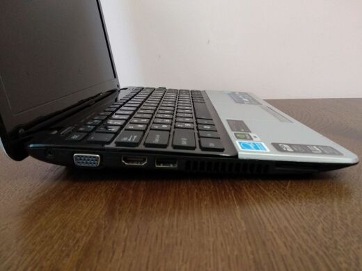 Нетбук Б-клас Asus Eee PC 1215N / 12.1" (1366x768) TN / Intel Atom D525 (2 (4) ядра по 1.8 GHz) / 4 GB DDR3 / 250 GB HDD / nVidia ION 2, 512 MB DDR3, 64-bit / WebCam / HDMI / АКБ не тримає