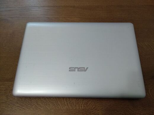 Нетбук Б-клас Asus Eee PC 1215N / 12.1" (1366x768) TN / Intel Atom D525 (2 (4) ядра по 1.8 GHz) / 4 GB DDR3 / 250 GB HDD / nVidia ION 2, 512 MB DDR3, 64-bit / WebCam / HDMI / АКБ не тримає