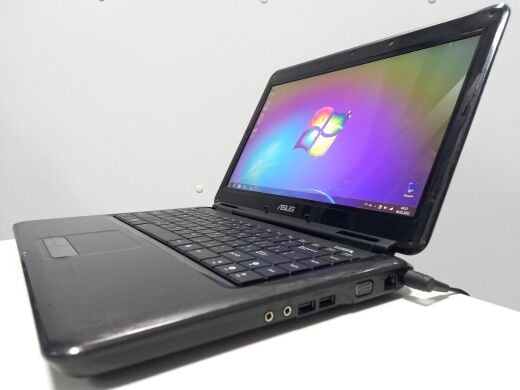 Ноутбук Asus K40IJ / 14" (1366x768) TN / Intel Pentium T4400 (2 ядра по 2.2 GHz) / 4 GB DDR2 / 300 GB HDD / Intel GMA X4500 Graphics / WebCam / АКБ не держит Ноутбук Asus K40IJ / 14" (1366x768) TN / Intel Pentium T4400 (2 ядра по 2.2 GHz) / 4 GB DDR2 / 300 GB HDD / Intel GMA X4500 Graphics / WebCam / АКБ не держит