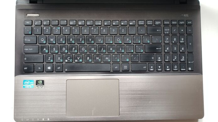 Ноутбук Asus K55Vm / 15.6" (1366x768) TN / Intel Core i3-3110M (2 (4) ядра по 2.4 GHz) / 8 GB DDR3 / 256 GB SSD / nVidia GeForce GT 630M, 2 GB GDDR5, 128-bit / WebCam 