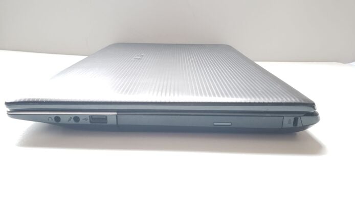 Ноутбук Asus K55Vm / 15.6" (1366x768) TN / Intel Core i3-3110M (2 (4) ядра по 2.4 GHz) / 8 GB DDR3 / 256 GB SSD / nVidia GeForce GT 630M, 2 GB GDDR5, 128-bit / WebCam 