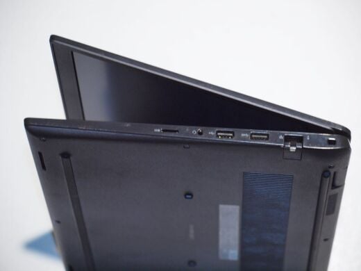 Ноутбук Б-класс Dell Latitude 3420 / 14" (1366x768) TN / Intel Core i5-1135G7 (4 (8) ядра по 2.4 - 4.2 GHz) / 8 GB DDR4 / 256 GB SSD M.2 / Intel Iris Xe Graphics / WebCam / USB 3.2 / HDMI / Windows 10 лицензия