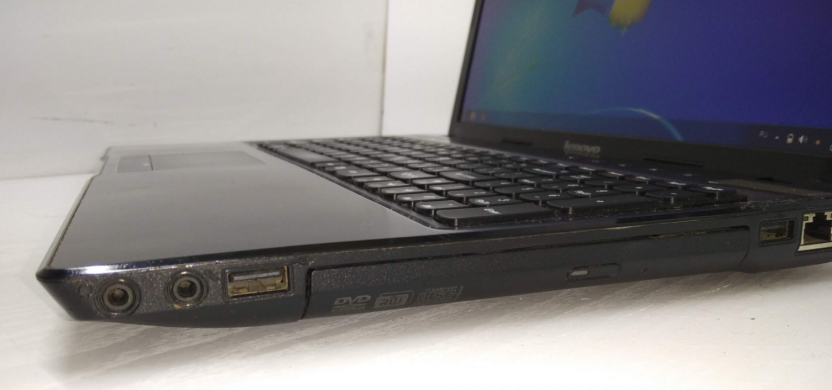 Ноутбук Б класс Lenovo Z575 / 15.6" (1366х768) TN / AMD A6-3420M (4 ядра по 1.5 - 2.4 GHz) / 4 GB DDR3 / 500 GB HDD / AMD Radeon HD 6520G IGP / DVD-RW