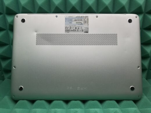 Ноутбук Dell XPS 15z / 15.6" (1366x768) TN / Intel Core i5-2430M (2 (4) ядра по 2.4 - 3.0 GHz) / 8 GB DDR3 / 192 GB SSD / nVidia GeForce GT 525M, 1 GB DDR3, 128-bit / WebCam / DVD-RW / miniDP / HDMI / Windows 10 лицензия / Без АКБ