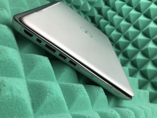 Ноутбук Dell XPS 15z / 15.6" (1366x768) TN / Intel Core i5-2430M (2 (4) ядра по 2.4 - 3.0 GHz) / 8 GB DDR3 / 192 GB SSD / nVidia GeForce GT 525M, 1 GB DDR3, 128-bit / WebCam / DVD-RW / miniDP / HDMI / Windows 10 лицензия / Без АКБ