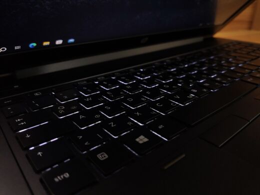 Робоча станція HP zBook 15 G3 / 15.6" (1920x1080) TN / Intel Core i7-6820HQ (4 (8) ядра по 2.7 - 3.6 GHz) / 32 GB DDR4 / 960 GB SSD / nVidia Quadro M1000M, 2 GB GDDR5, 128-bit / WebCam