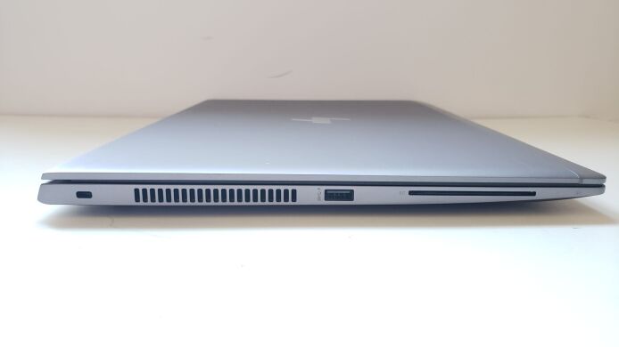 Ультрабук Б-клас HP EliteBook 850 G5 / 15.6" (1920x1080) IPS / Intel Core i7-8650U (4 (8) ядра по 1.9 - 4.2 GHz) / 16 GB DDR4 / 512 GB SSD / AMD Radeon RX 540, 2 GB GDDR5, 128-bit / WebCam / Win 11 Pro