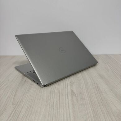 Ноутбук Б-класс Dell Inspiron 16 5620 / 16" (1920x1200) IPS Touch / Intel Core i7-1260U (10 (12) ядер по 1.1 - 4.7 GHz) / 16 GB DDR4 / 512 GB SSD NVMe / nVidia GeForce MX570 A, 2 GB GDDR6, 64-bit / WebCam Ноутбук Б-класс Dell Inspiron 16 5620 / 16" (1920x1200) IPS Touch / Intel Core i7-1260U (10 (12) ядер по 1.1 - 4.7 GHz) / 16 GB DDR4 / 512 GB SSD NVMe / nVidia GeForce MX570 A, 2 GB GDDR6, 64-bit / WebCam