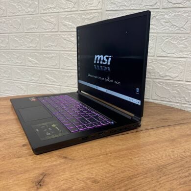 Игровой ноутбук Б-класс MSI Delta 15 A5EFK / 15.6" (1920x1080) IPS / AMD Ryzen 7 5800H (8 (16) ядер по 3.2 - 4.4 GHz) / 16 GB DDR4 / 512 GB SSD / AMD Radeon RX 6700M, 10 GB GDDR6, 160-bit / WebCam