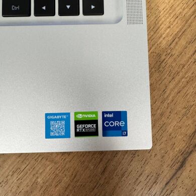 Игровой ноутбук Gigabyte Aero 16 XE5 / 16" (3840x2400) OLED / Intel Core i7-12700H (14 (20) ядер по 3.5 - 4.7 GHz) / 32 GB DDR5 / 1000 GB SSD / nVidia GeForce RTX 3070 Ti, 8 GB GDDR6, 256-bit / WebCam