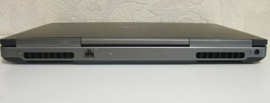 Ігровий ноутбук Dell Precision 7510 / 15.6" (1920x1080) TN / Intel Core i7-6820HQ (4 (8) ядра по 2.7 - 3.6 GHz) / 16 GB DDR4 / 240 GB SSD / nVidia Quadro M2000M, 4 GB GDDR5, 128-bit / WebCam