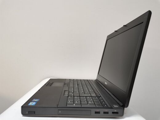 Рабочая станция Dell Precision M4700 / 15.6" (1920х1080) TN / Intel Core i7-3740QM (4 (8) ядра по 2.7 - 3.7 GHz) / 16 GB DDR3 / 512 GB SSD / nVidia Quadro K2000M, 2 GB DDR3, 128-bit / WebCam / DVD-RW