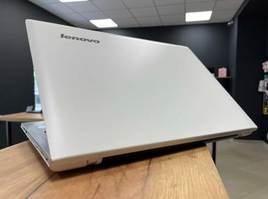Ігровий ноутбук Lenovo Z50-70 / 15.6" (1920x1080) TN / Intel Core i5-4210U (2 (4) ядра по 1.7 - 2.7 GHz) / 8 GB DDR3 / 256 GB SSD / nVidia GeForce GT 820M, 2 GB DDR3, 64-bit / WebCam / DVD-RW / Win 10