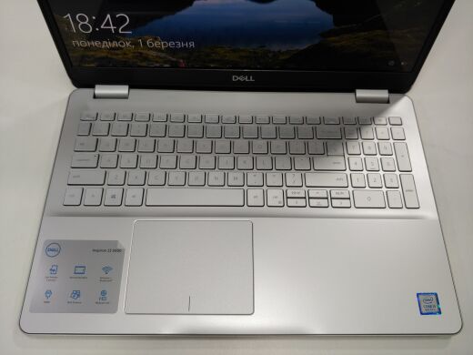 Dell Inspiron 5584 / 15.6" (1366x768) TN / Intel Core i5-8265U (4 (8) ядра 1.6 - 3.9 GHz) / 8 GB DDR4 / 240 GB SSD / WebCam