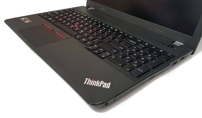 Ноутбук Б-клас Lenovo ThinkPad E565 / 15.6" (1366x768) TN / AMD A6-8500P (2 ядра по 1.6 - 3.0 GHz) / 8 GB DDR3 / 512 GB SSD / AMD Radeon R5 Graphics / WebCam Ноутбук Б-клас Lenovo ThinkPad E565 / 15.6" (1366x768) TN / AMD A6-8500P (2 ядра по 1.6 - 3.0 GHz) / 8 GB DDR3 / 512 GB SSD / AMD Radeon R5 Graphics / WebCam