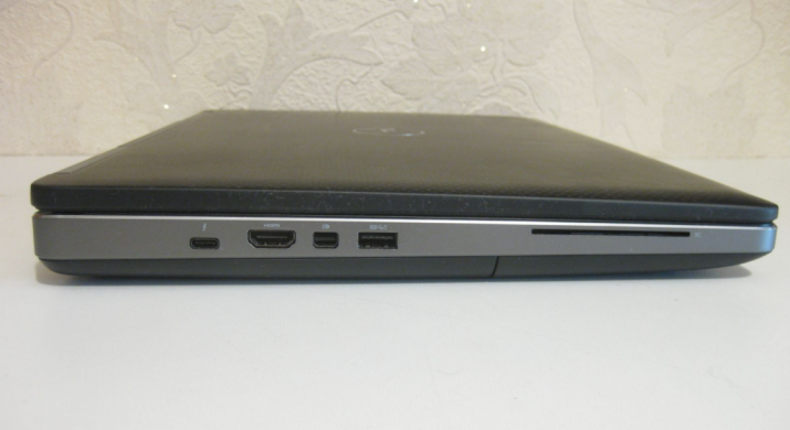 Ігровий ноутбук Dell Precision 7510 / 15.6" (1920x1080) TN / Intel Core i7-6820HQ (4 (8) ядра по 2.7 - 3.6 GHz) / 16 GB DDR4 / 240 GB SSD / nVidia Quadro M2000M, 4 GB GDDR5, 128-bit / WebCam