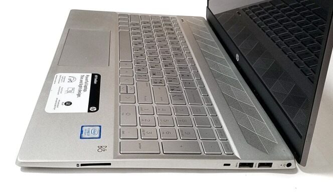 Ноутбук HP Pavilion 15-cs0085cl / 15.6" (1920x1080) IPS / Intel Core i7-8550U (4 (8) ядра по 1.8 - 4.0 GHz) / 16 GB DDR4 / 256 GB SSD M.2 / Intel UHD Graphics 620 / WebCam / Win 10 Home Ноутбук HP Pavilion 15-cs0085cl / 15.6" (1920x1080) IPS / Intel Core i7-8550U (4 (8) ядра по 1.8 - 4.0 GHz) / 16 GB DDR4 / 256 GB SSD M.2 / Intel UHD Graphics 620 / WebCam / Win 10 Home