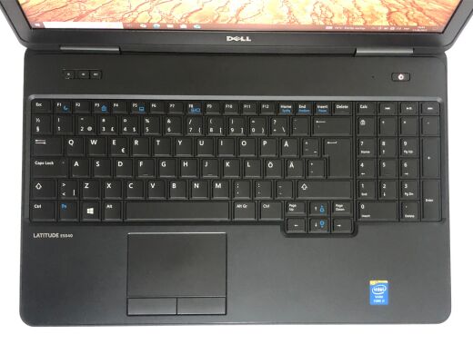 Ноутбук Dell Latitude E5540 / 15.6" (1920x1080) TN / Intel Core i7-4600U (2 (4) ядра по 2.1 - 3.3 GHz) / 8 GB DDR3 / 256 GB SSD / nVidia GeForce GT 720M, 2 GB DDR3, 64-bit / WebCam / DVD-ROM / Win 10 Pro