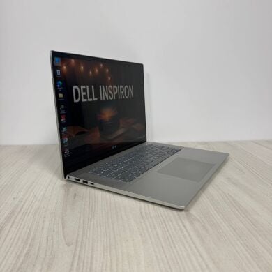 Ноутбук Б-класс Dell Inspiron 16 5620 / 16" (1920x1200) IPS Touch / Intel Core i7-1260U (10 (12) ядер по 1.1 - 4.7 GHz) / 16 GB DDR4 / 512 GB SSD NVMe / nVidia GeForce MX570 A, 2 GB GDDR6, 64-bit / WebCam Ноутбук Б-класс Dell Inspiron 16 5620 / 16" (1920x1200) IPS Touch / Intel Core i7-1260U (10 (12) ядер по 1.1 - 4.7 GHz) / 16 GB DDR4 / 512 GB SSD NVMe / nVidia GeForce MX570 A, 2 GB GDDR6, 64-bit / WebCam