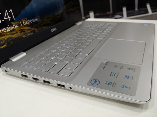 Dell Inspiron 5584 / 15.6" (1366x768) TN / Intel Core i5-8265U (4 (8) ядра 1.6 - 3.9 GHz) / 8 GB DDR4 / 240 GB SSD / WebCam