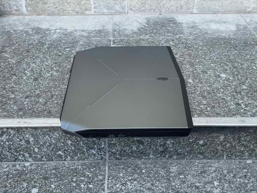 Игровой ноутбук Dell Alienware 15 R2 / 15.6" (3840x2160) IPS Touch / Intel Core i7-6700HQ (4 (8) ядра по 2.6 - 3.5 GHz) / 16 GB DDR4 / 240 GB SSD / nVidia GeForce GTX 970M, 3 GB GDDR5, 192-bit / WebCam / USB 3.0 / HDMI