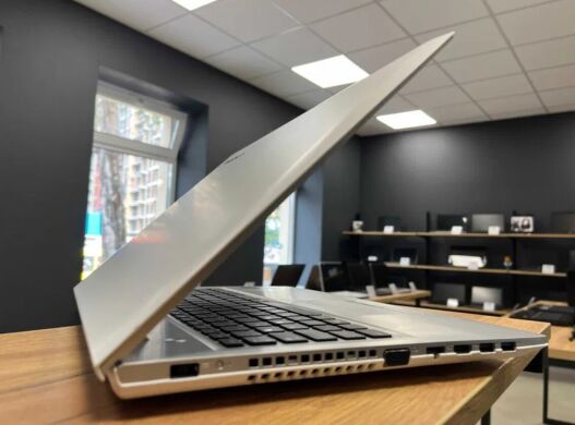 Ігровий ноутбук Lenovo Z50-70 / 15.6" (1920x1080) TN / Intel Core i5-4210U (2 (4) ядра по 1.7 - 2.7 GHz) / 8 GB DDR3 / 256 GB SSD / nVidia GeForce GT 820M, 2 GB DDR3, 64-bit / WebCam / DVD-RW / Win 10