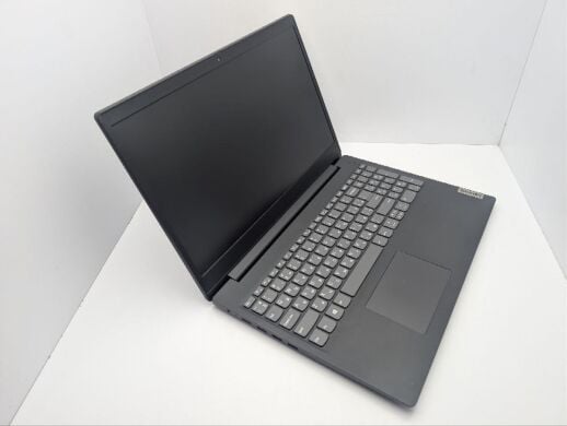 Ультрабук Lenovo IdeaPad 3 15IGL05 / 15.6" (1920x1080) TN / Intel Pentium Silver N5030 (4 ядра по 1.1 - 3.1 GHz) / 4 GB DDR4 / 120 GB SSD / Intel UHD Graphics 605 / WebCam